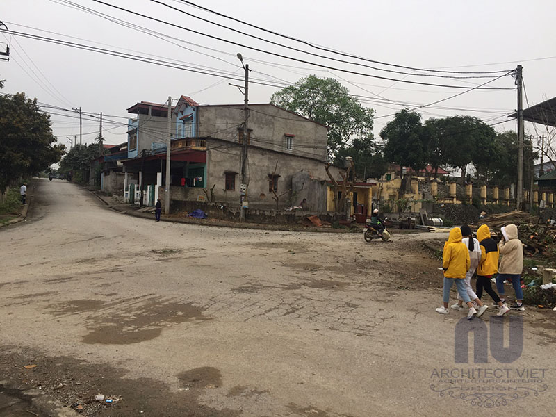 Ngôi nhà được xây dựng trên mảnh đất có 2 mặt tiền