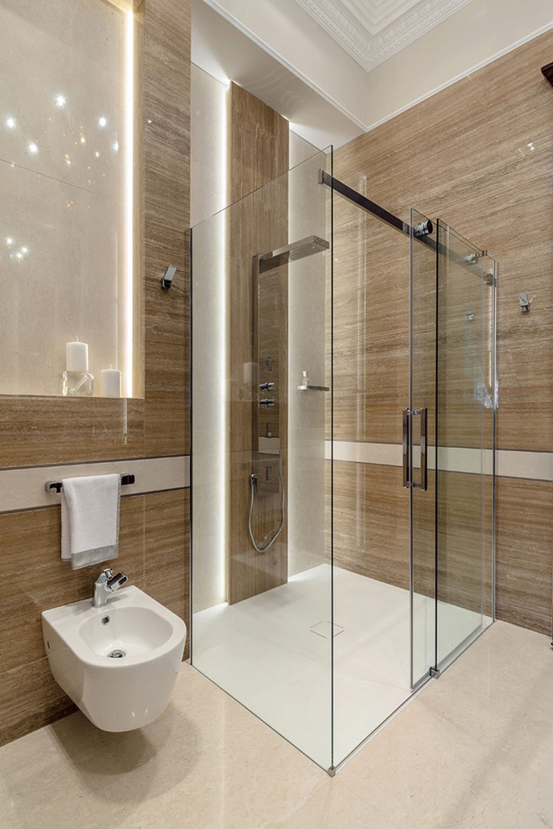 Phòng tắm kính đẹp ở biệt thự cổ điển phong cách châu âu