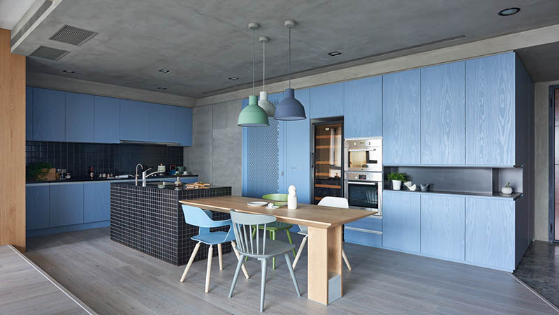 mẫu phòng bếp màu xanh dương hợp phong thủy