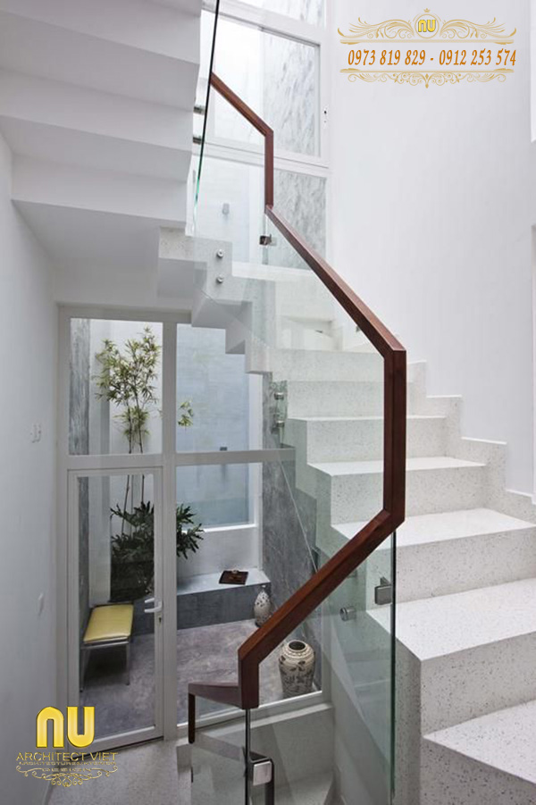Cầu thang đẹp bằng kính