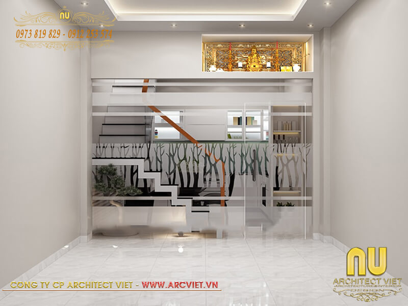 Bàn thờ được bố trí trên cao sát tường trong mẫu nhà mặt phố kinh doanh nhà mặt phố kinh doanh