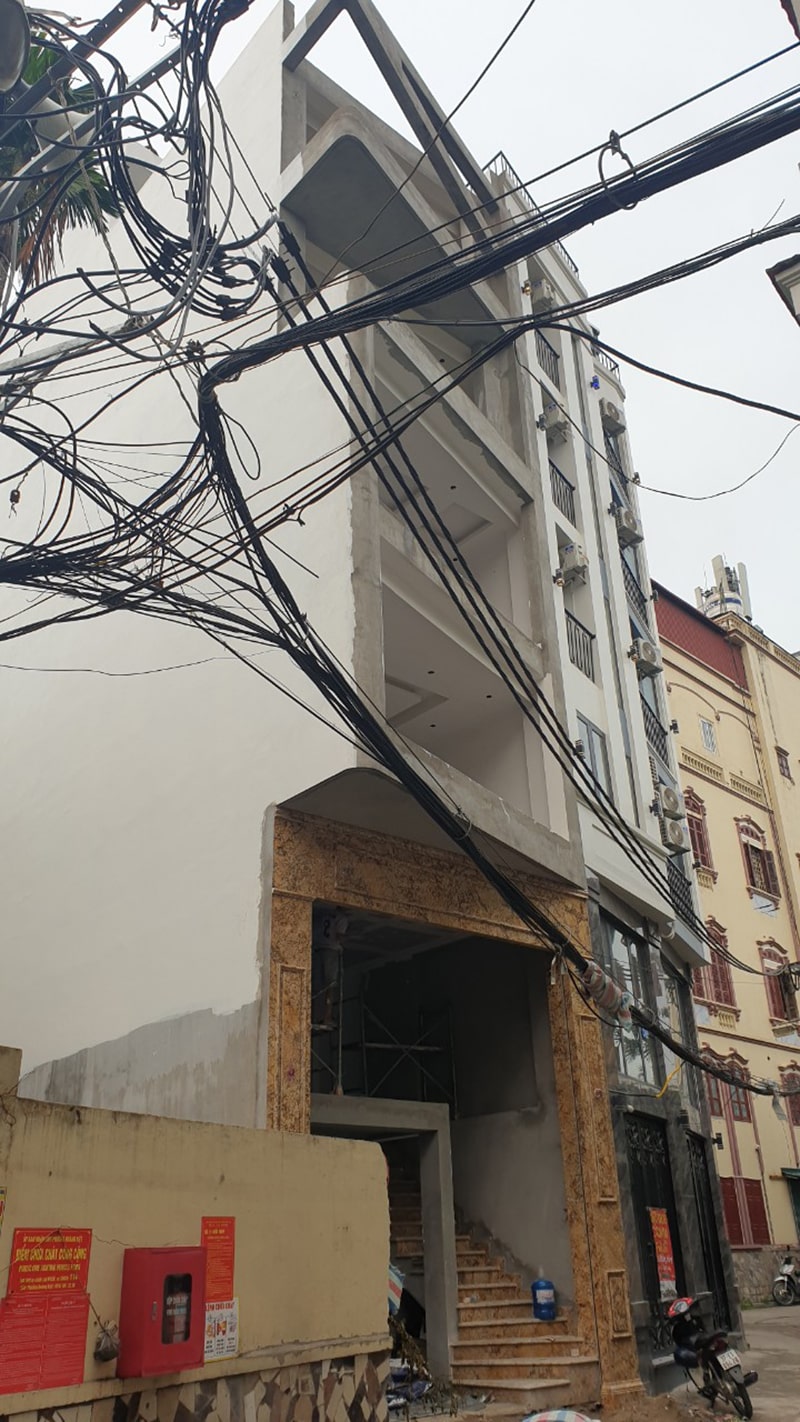 Tuy thửa đất của anh sơn bị chéo góc phần mặt tiền nhưng với phương án thiết kế của Architec Việt ngôi nhà đẹp một cách trọn vẹn 