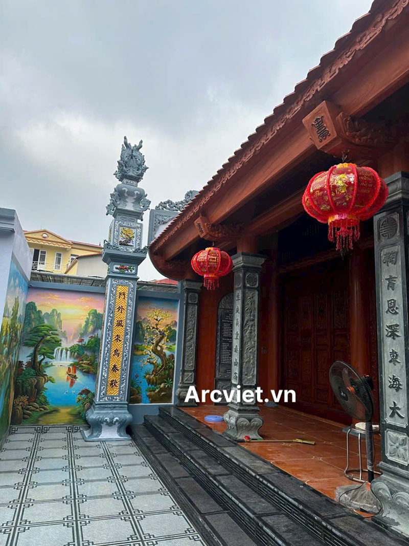Hệ cột của nhà cổ kẻ truyền được làm từ chất liệu đá xanh thanh hóa 