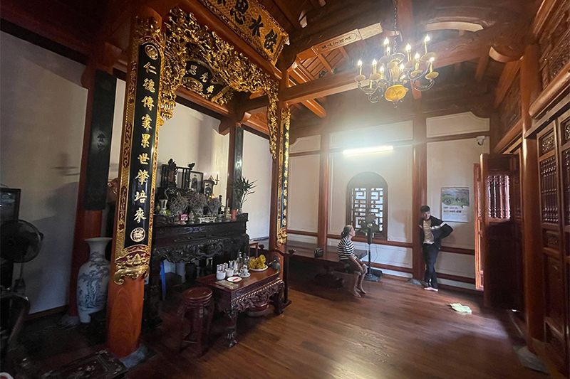 Hình ảnh nội thất bên trong nhà thờ họ 3 gian