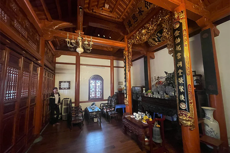 Mẫu Nhà Thờ 2 Tầng Tôn Nghiêm Cho Dòng Họ