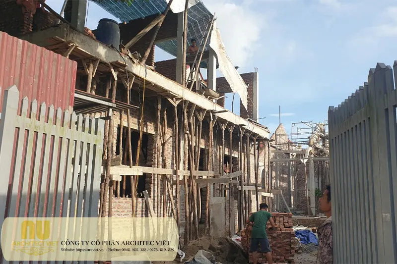 Nhà thờ gia đình bê tông giả gỗ