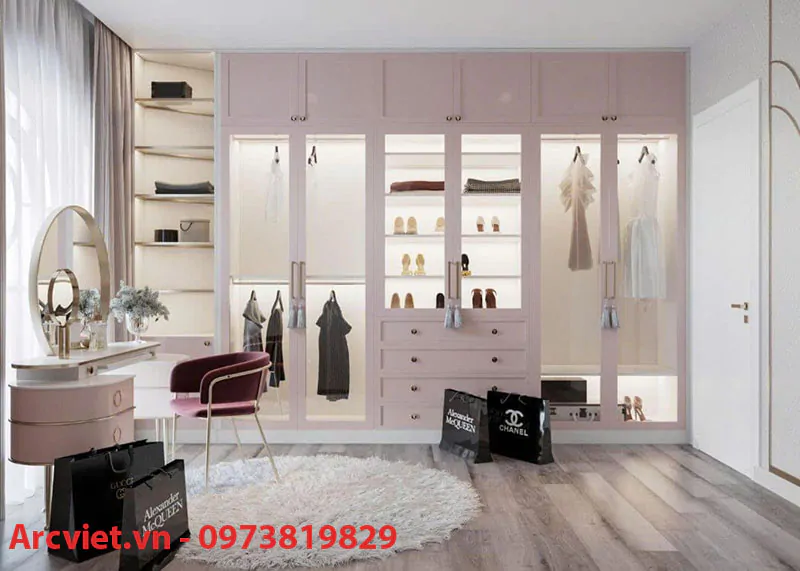 Khu vực thay đồ được thiết kế bên trong phòng ngủ master